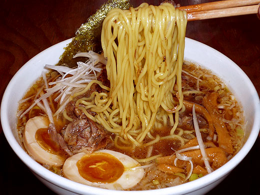 特製牛テールらーめんの麺