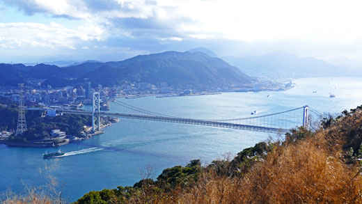 火の山から見下ろす関門海峡